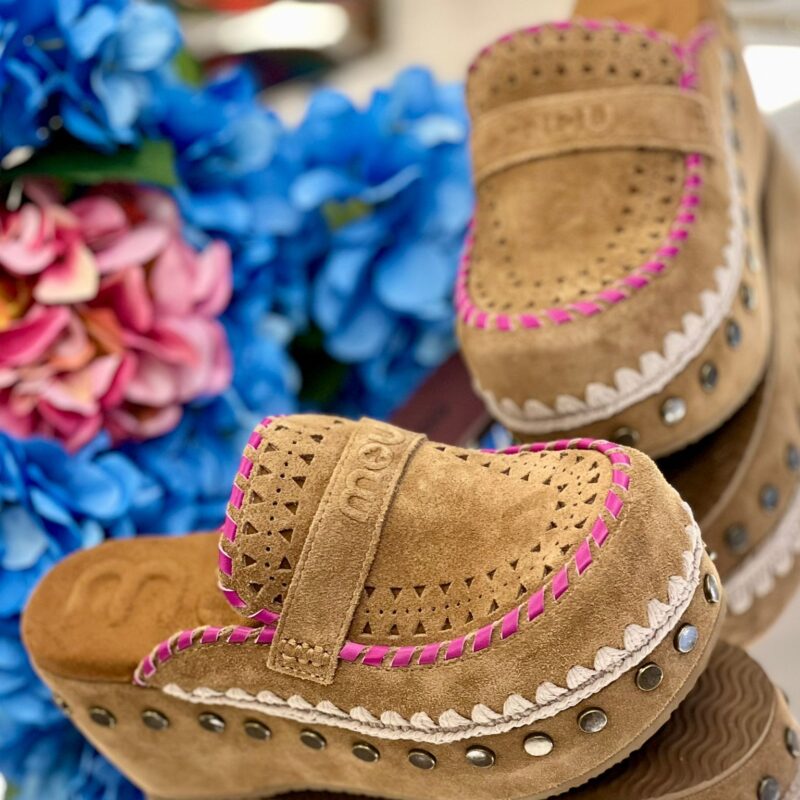 Mou Clog leather overstitching