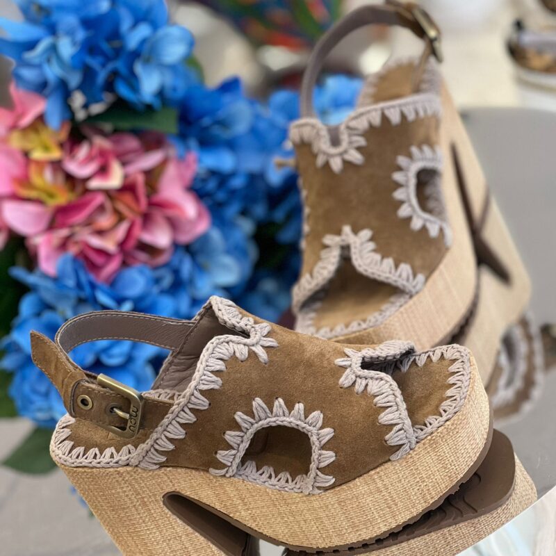 Mou Raffia platform with back stra