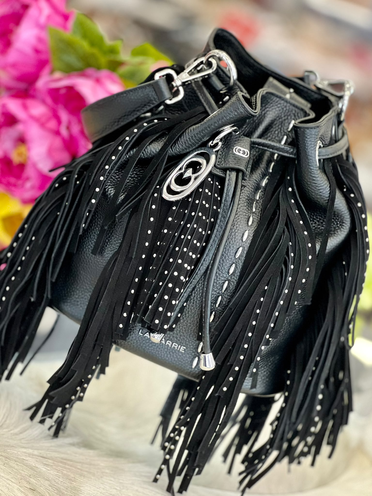 La Carrie rock bucket tumbled leather