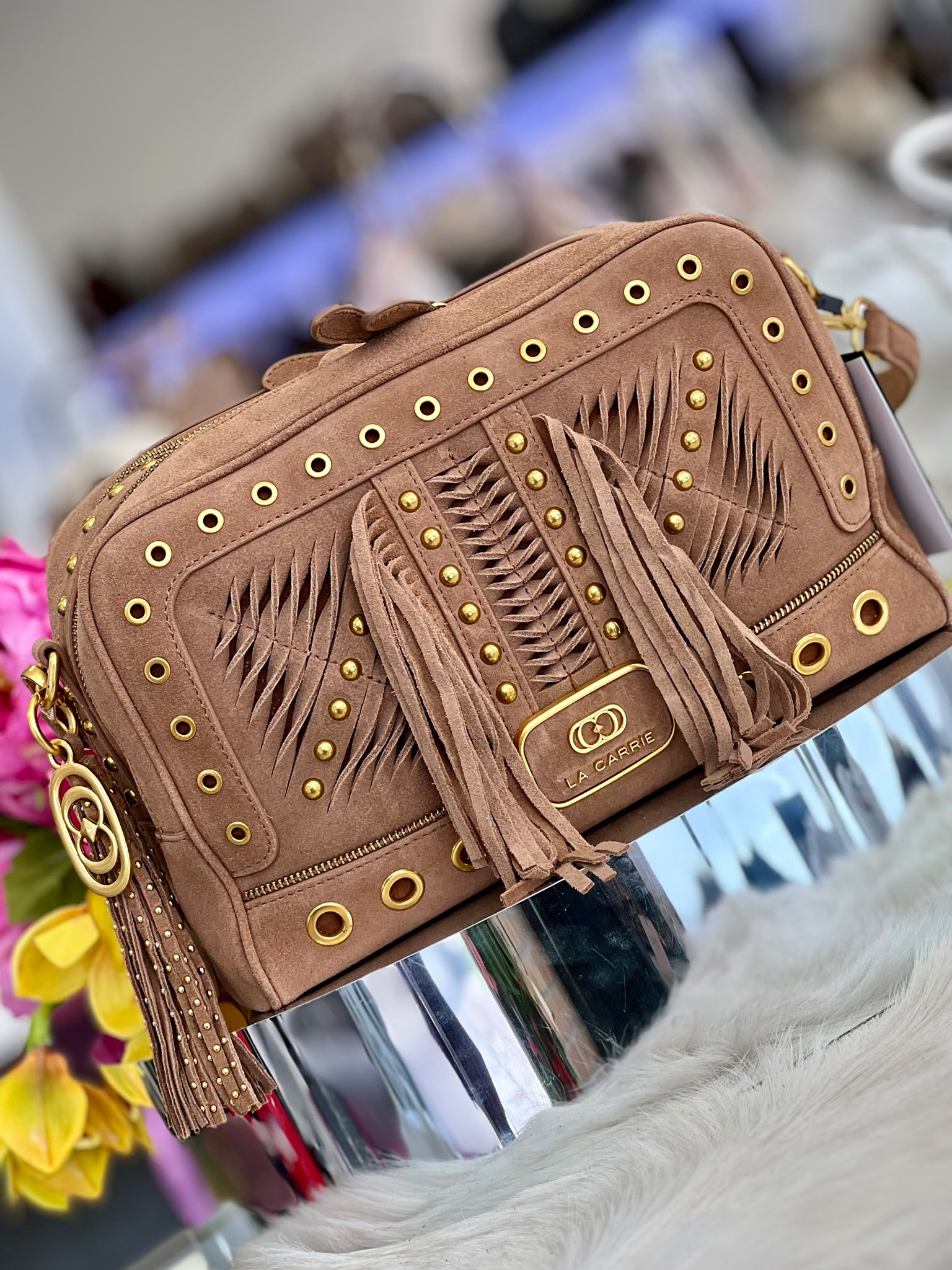 La Carrie apallosa box bag suede